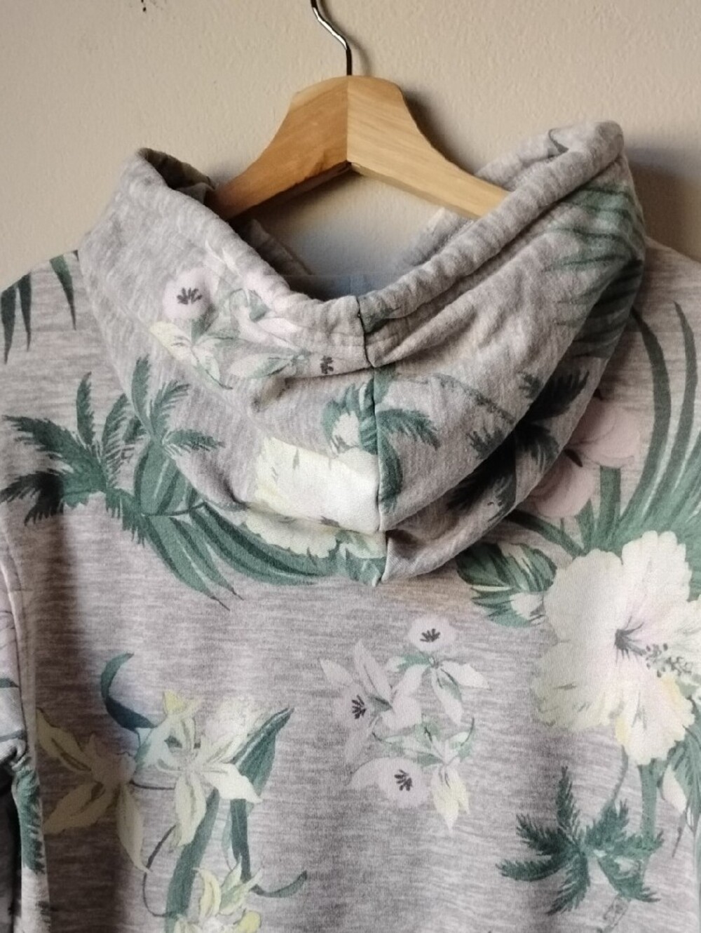 Original Use Size S Gray Crewneck Hoodie with Green Tropical Print - Picture 9 of 15